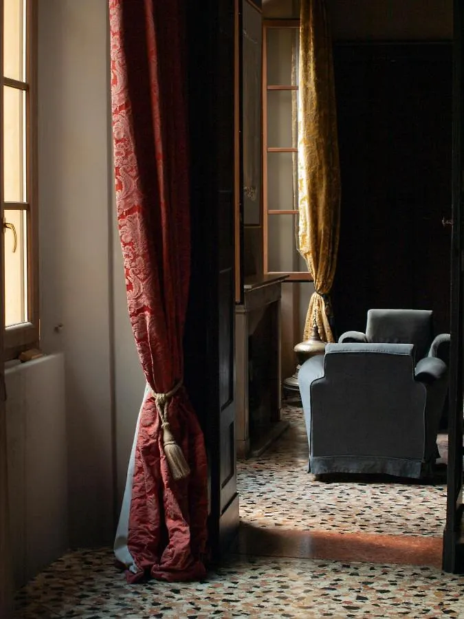 XVIII Century Palazzo منزل للإقامة